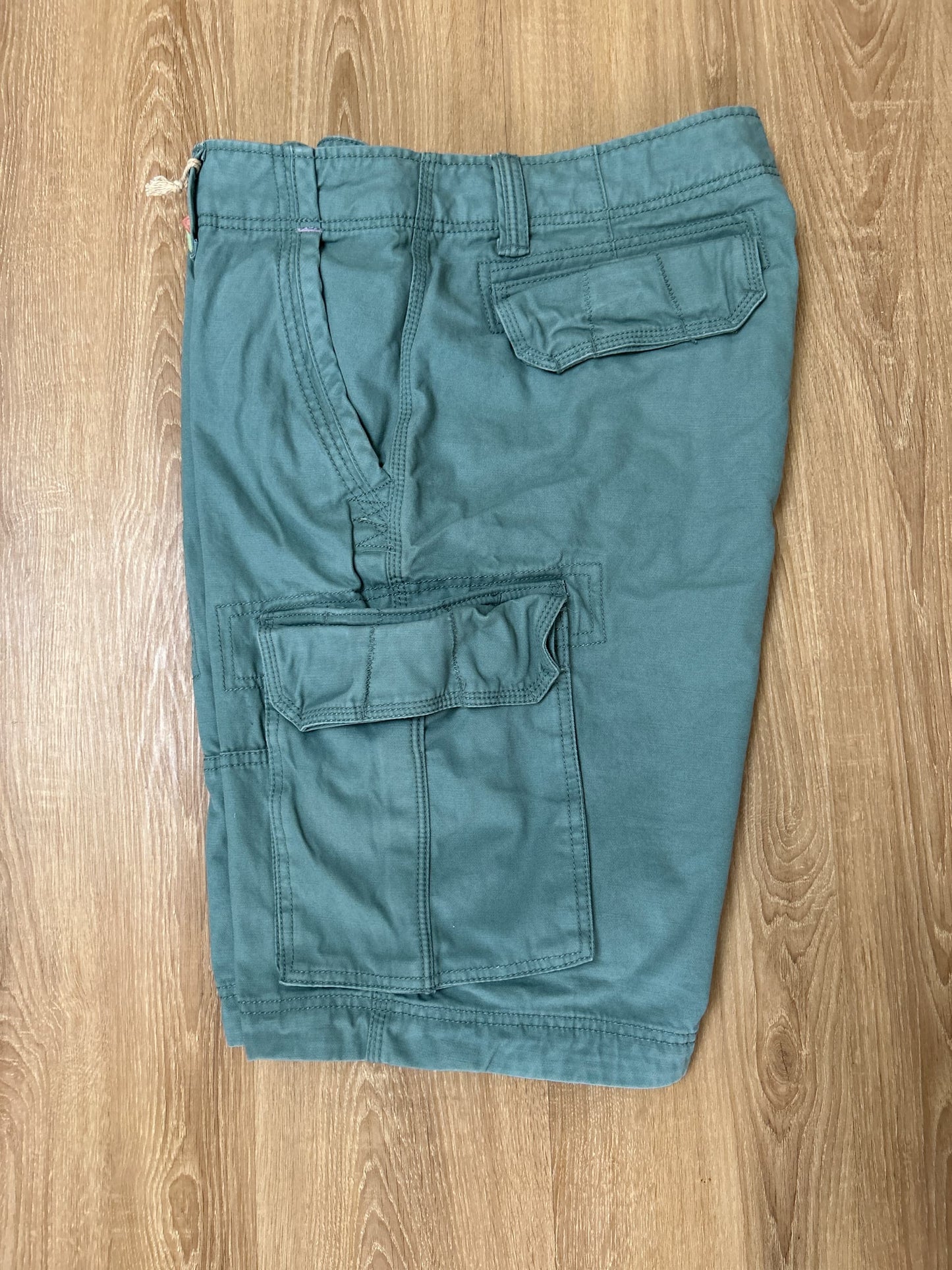 Fat Face Cargo Shorts in Green