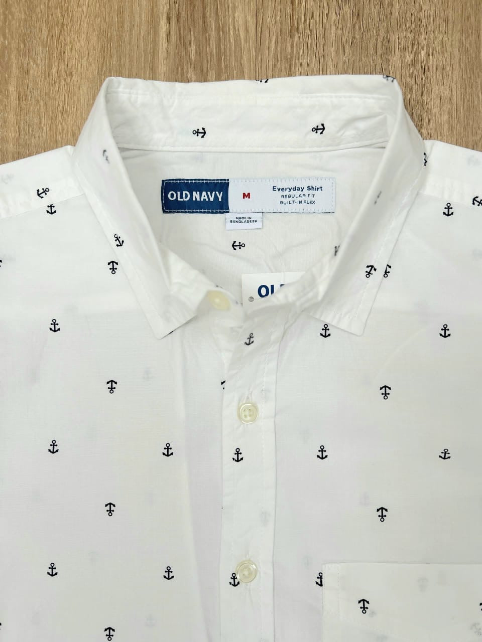 Old Navy Regular Fit Cotton Shirt in White Anchor