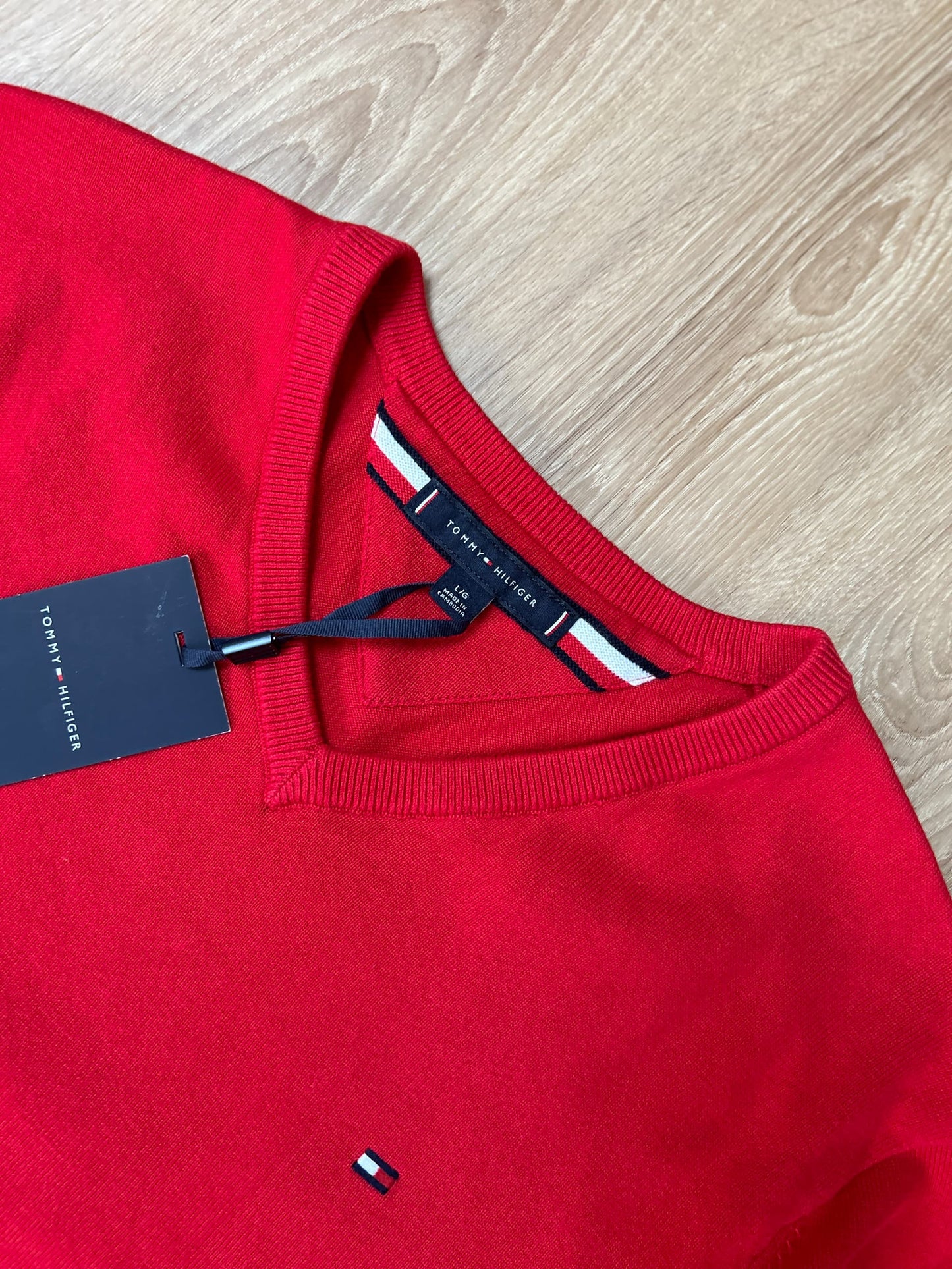 Tommy Hilfiger V neck Sweater in Red
