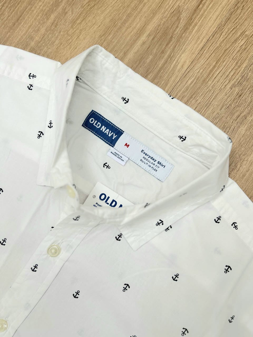 Old Navy Regular Fit Cotton Shirt in White Anchor
