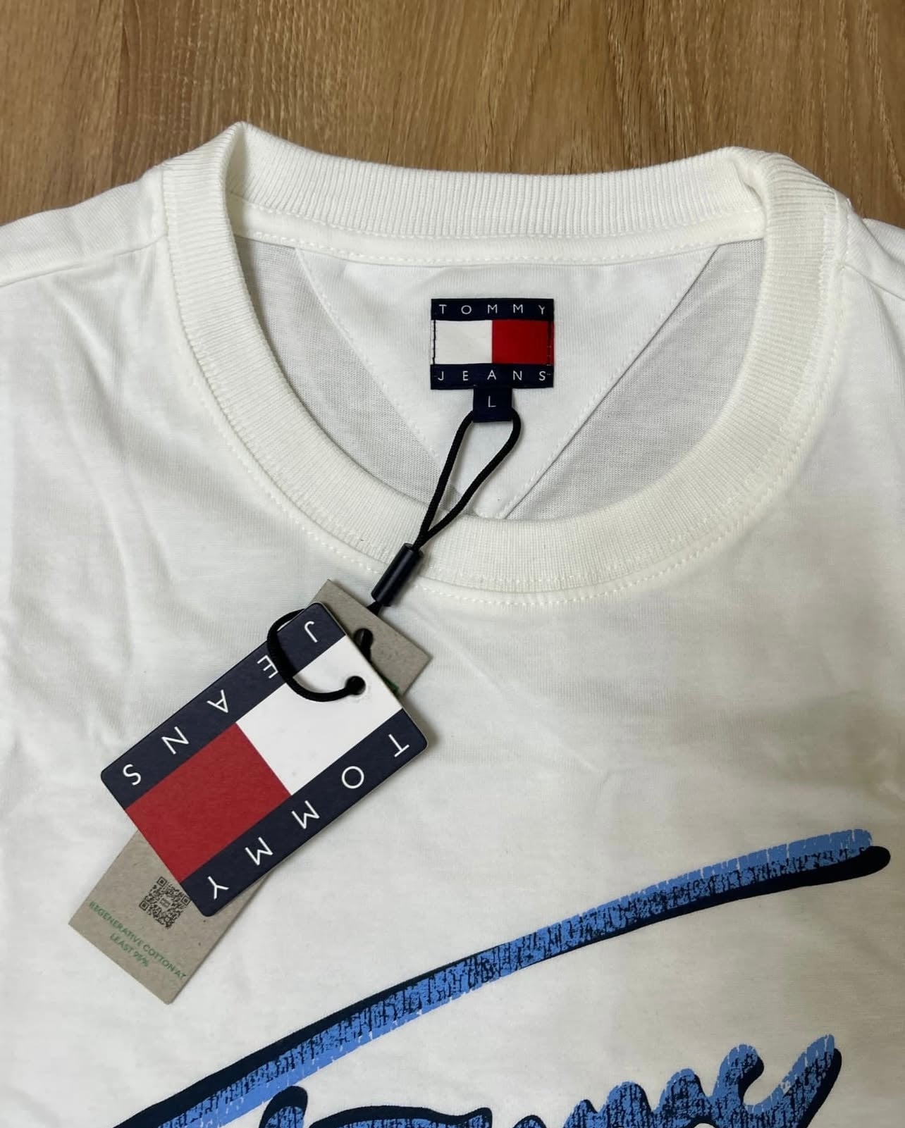 Tommy Hilfiger T Shirt in Off White