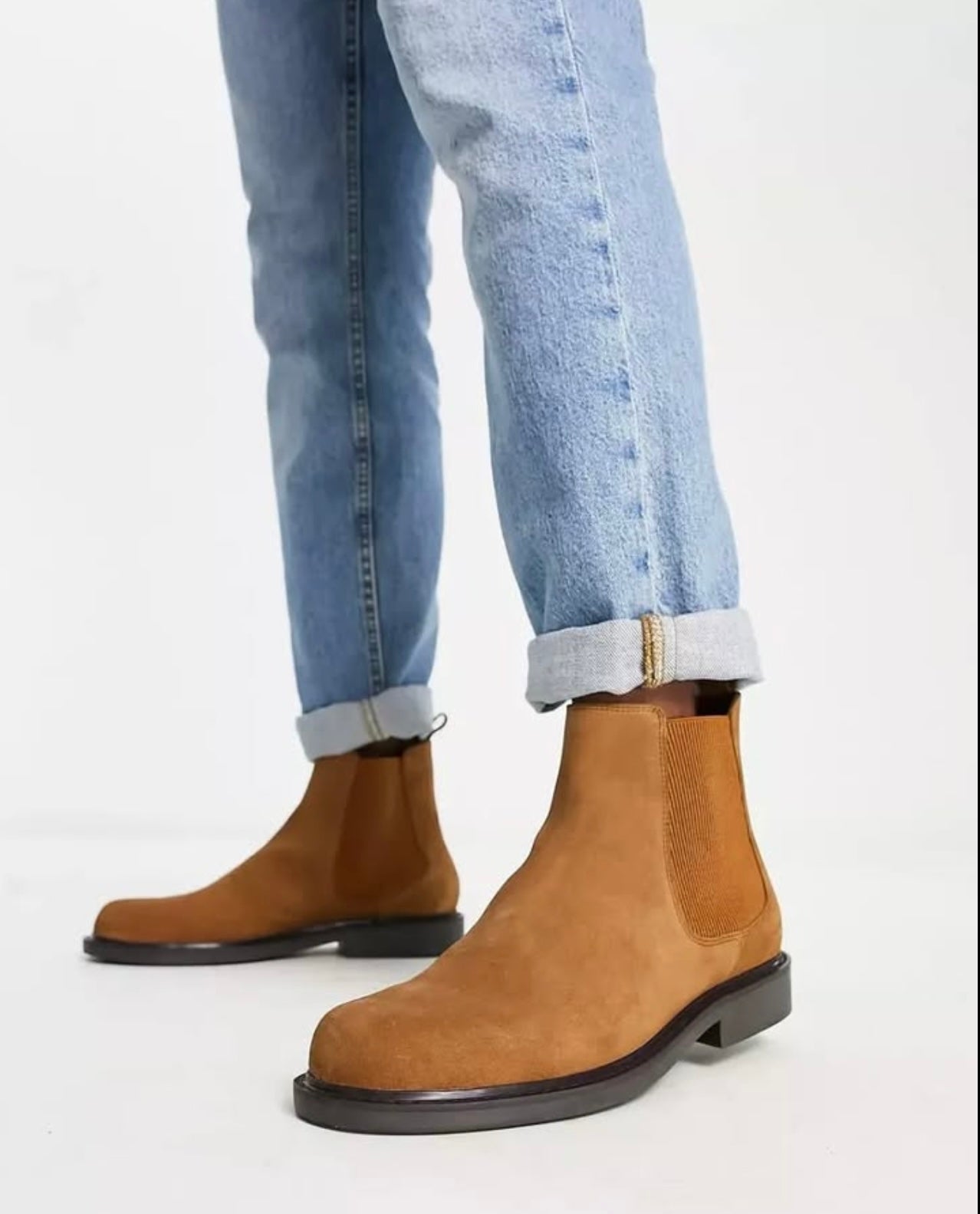 Levi’s Suede Chelsea Boots in Tan