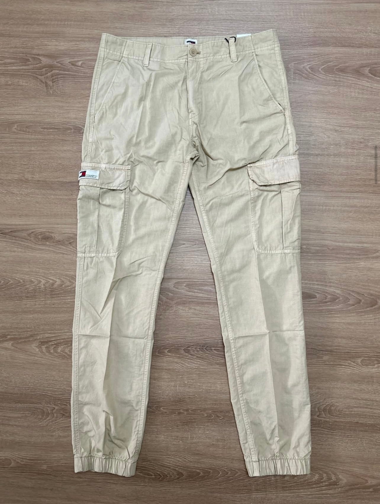 Tommy Hilfiger Cargo Pants in Stone