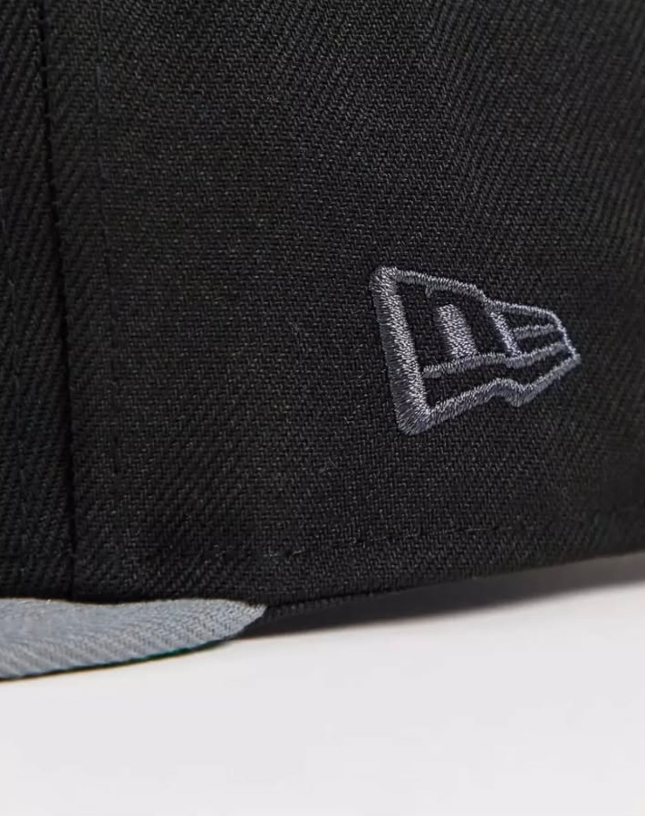 New Era Cap in Grey/ Black