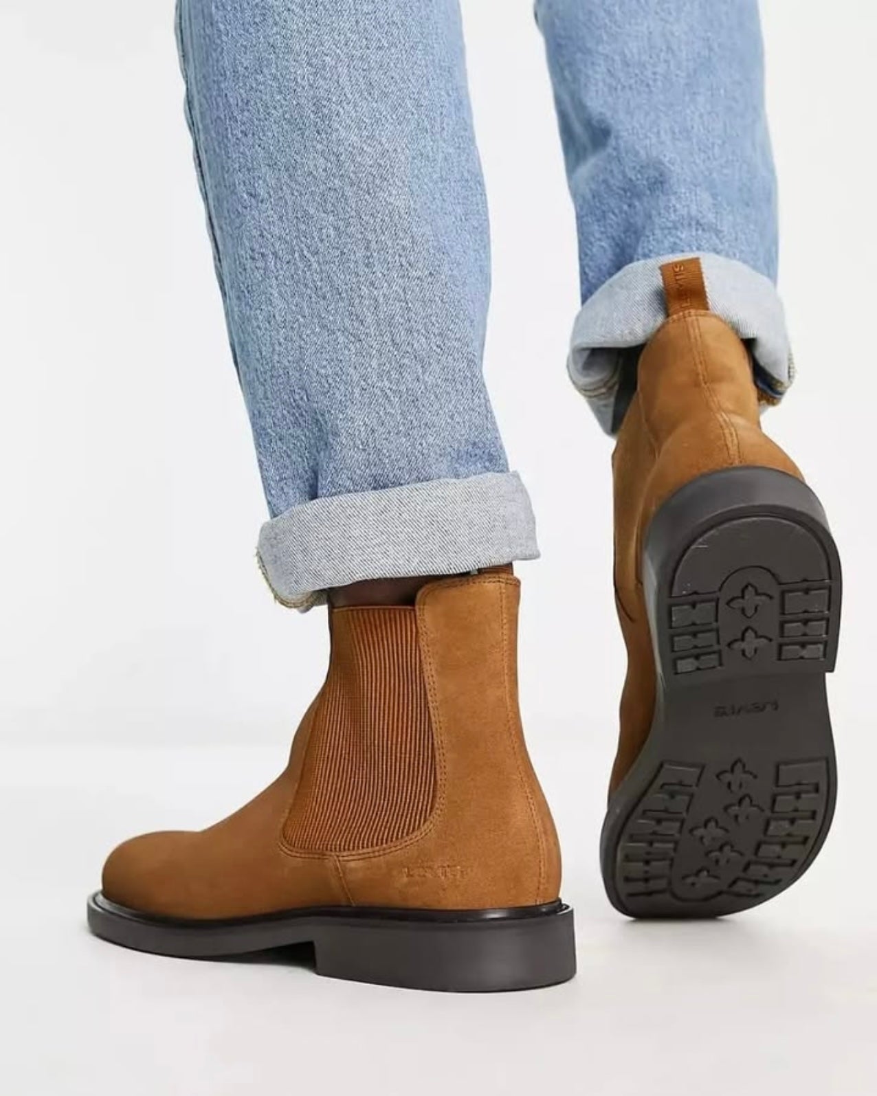 Levi’s Suede Chelsea Boots in Tan