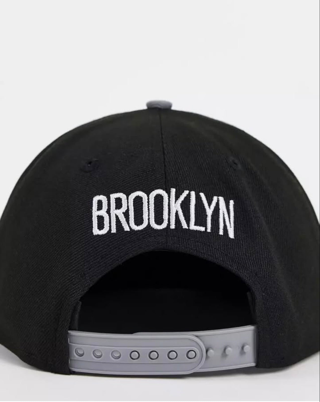 New Era Cap in Grey/ Black