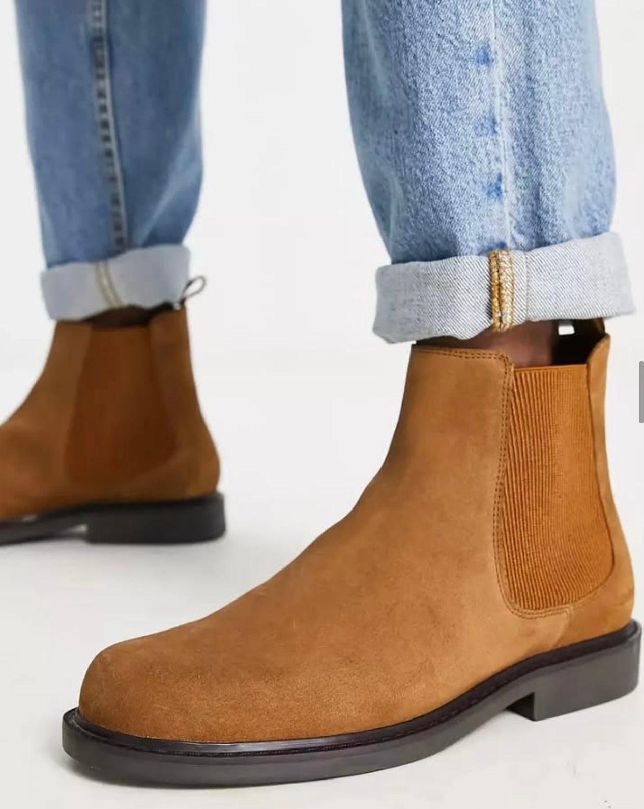 Levi’s Suede Chelsea Boots in Tan