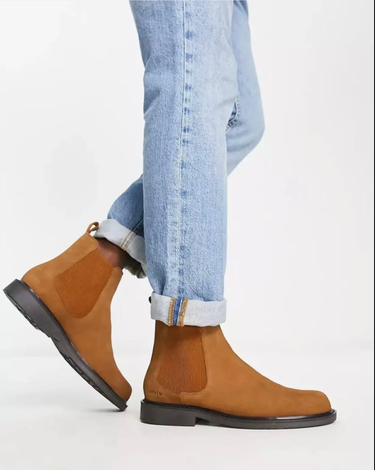 Levi’s Suede Chelsea Boots in Tan