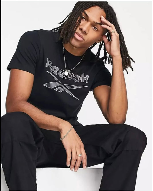 Reebok Regular Fit T Shirt in Black