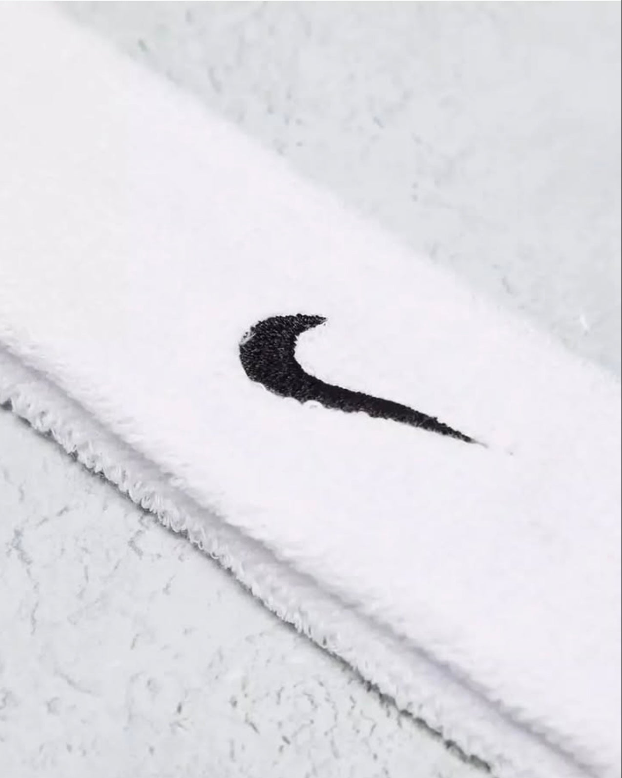 Nike Swoosh Unisex Headband in White