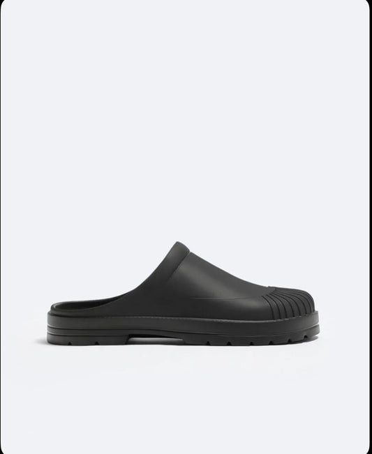 Zara Clogs in Black