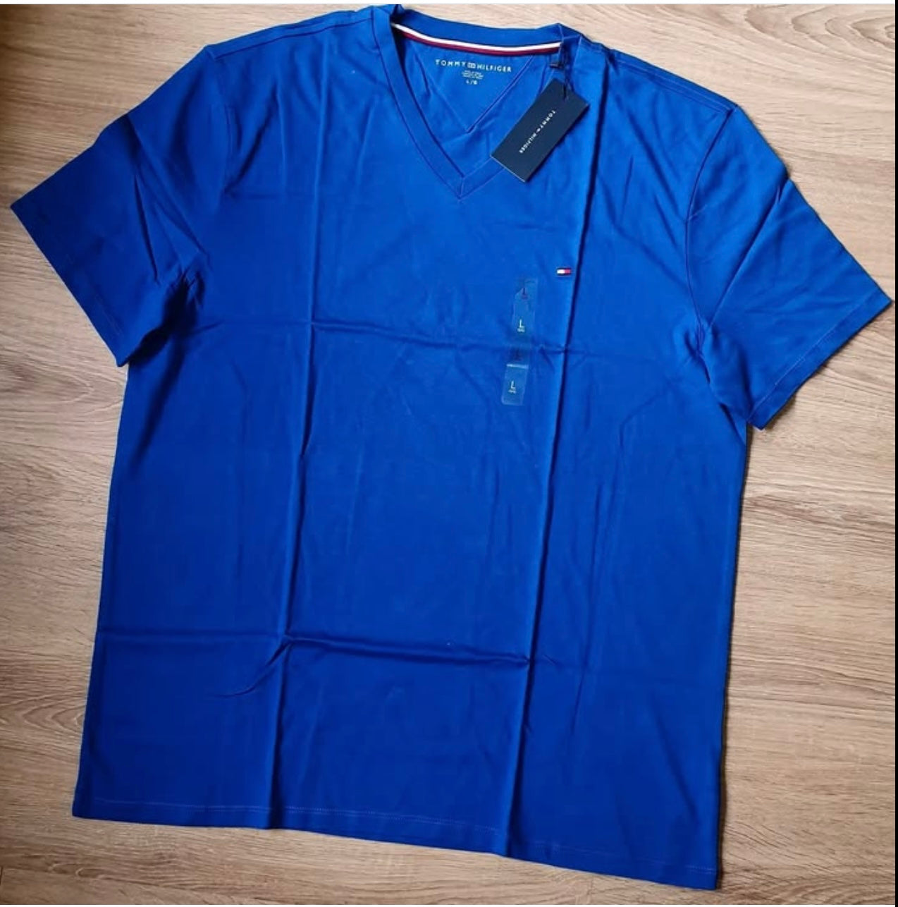 Tommy Hilfiger Regular Fit Cotton V Neck Short Sleeve T Shirt in Blue