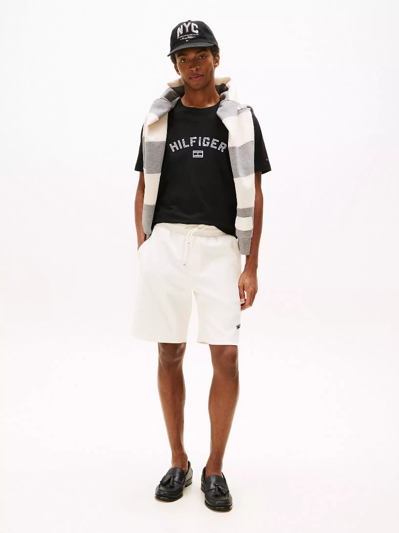 Tommy Hilfiger Regular Fit T-Shirt in Black