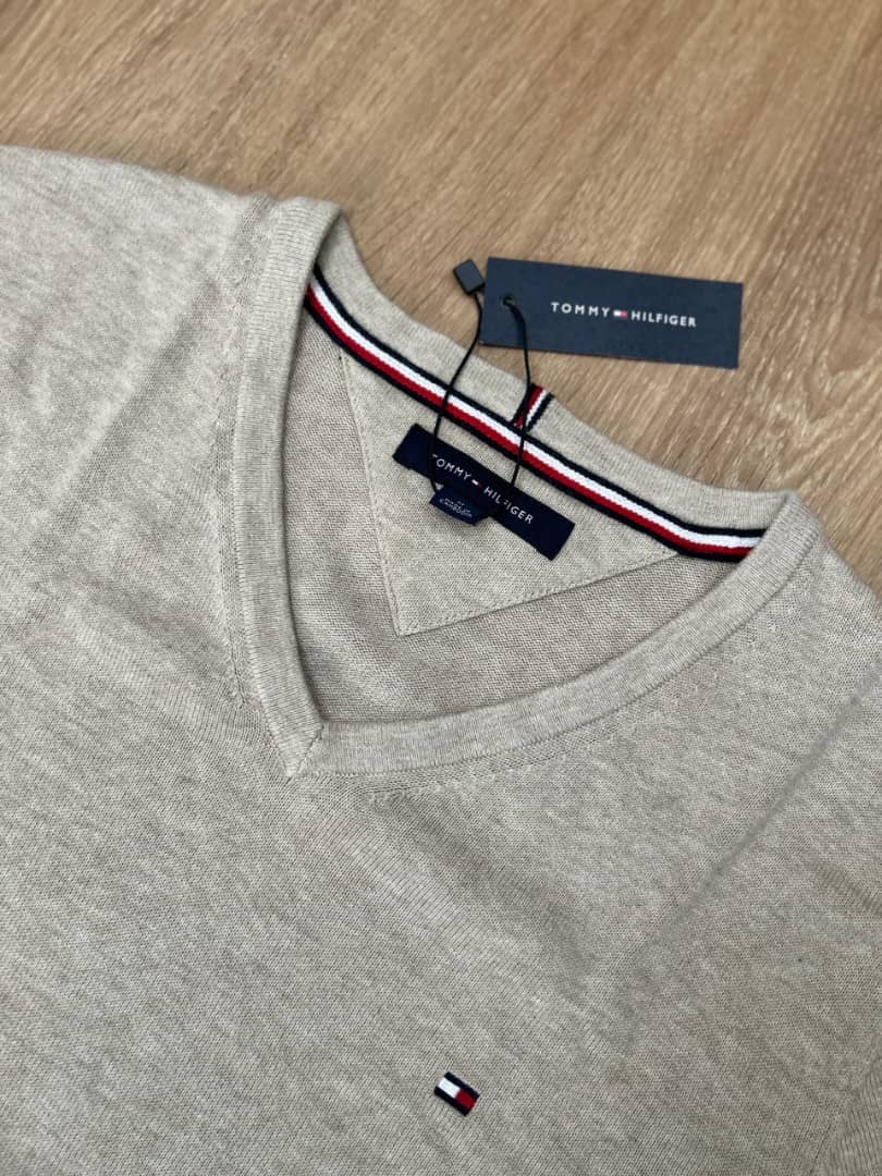 Tommy Hilfiger V Neck Sweater in Oatmeal