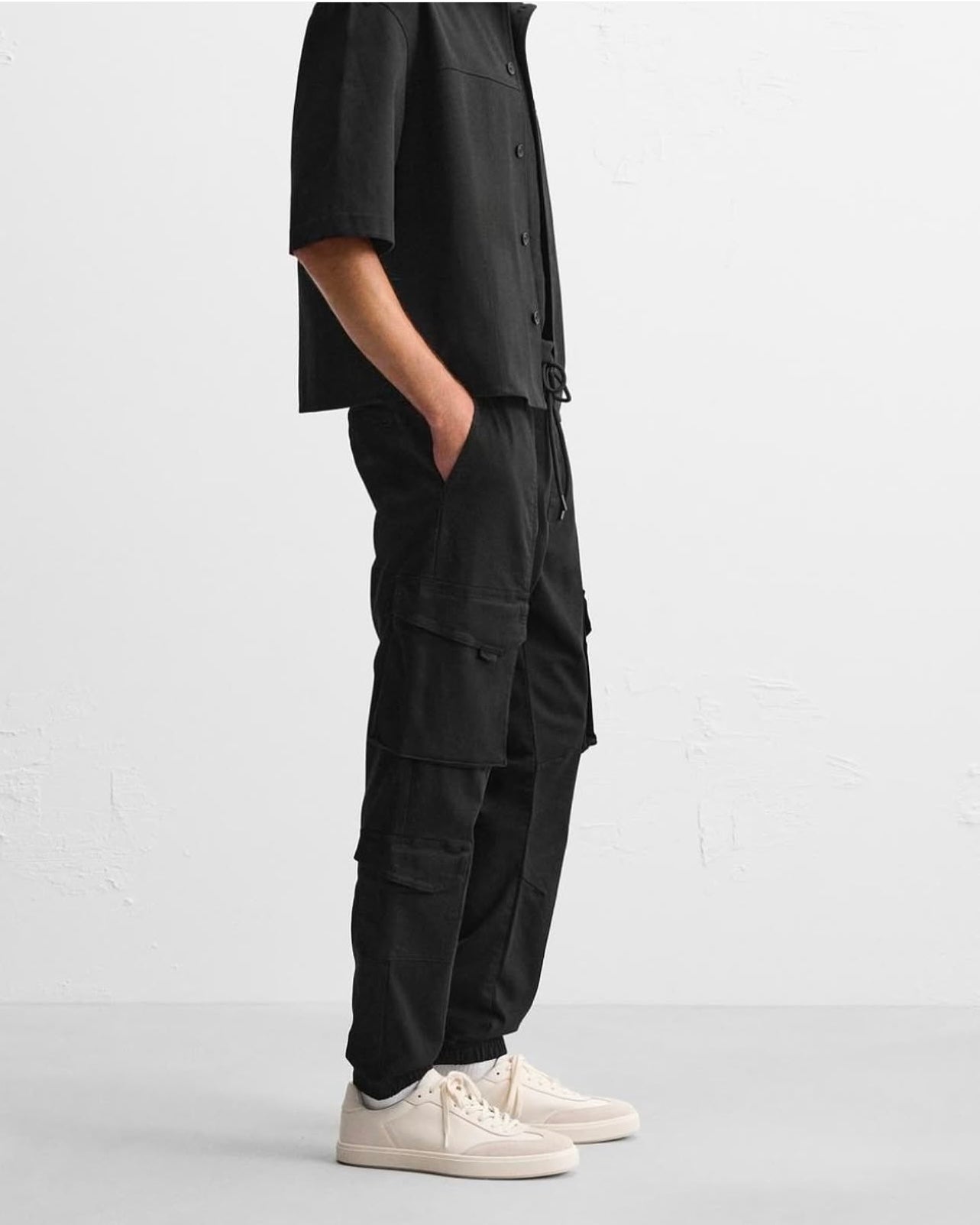 Zara Cargo Joggers in Black