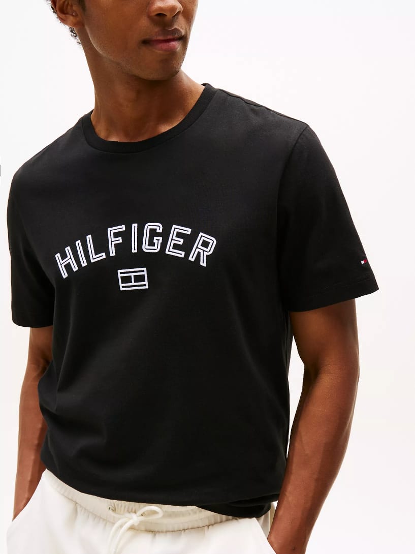 Tommy Hilfiger Regular Fit T-Shirt in Black