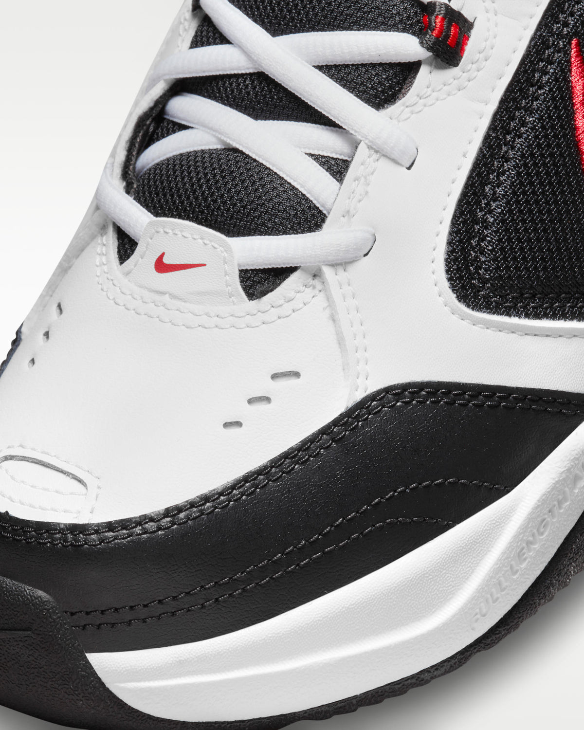 Nike Monarch IV Sneaker
