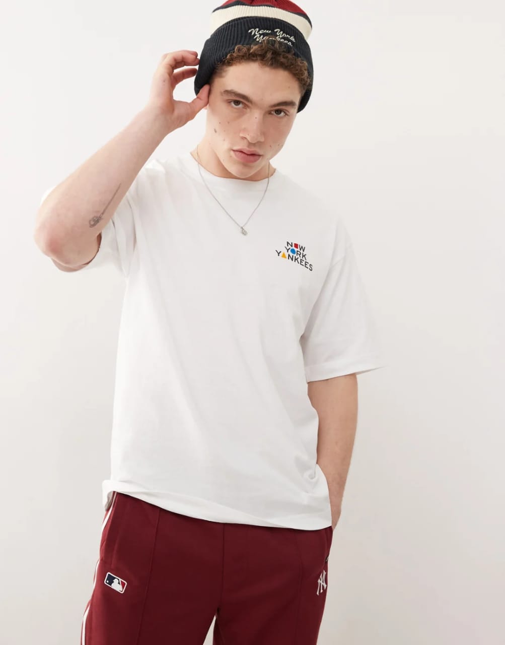 White NY Yankees Primary Graphic T-shirt