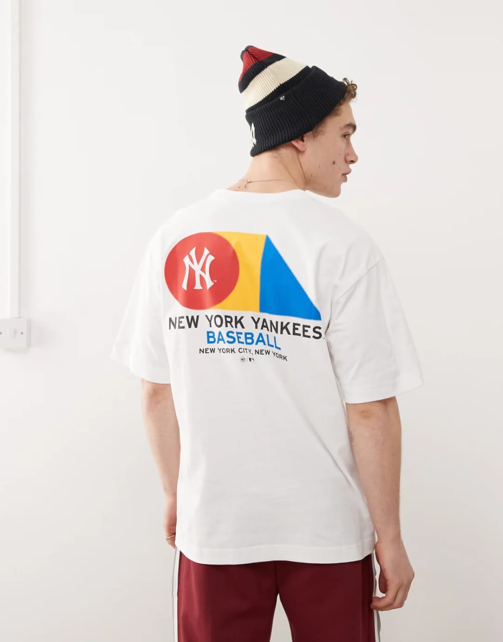 White NY Yankees Primary Graphic T-shirt