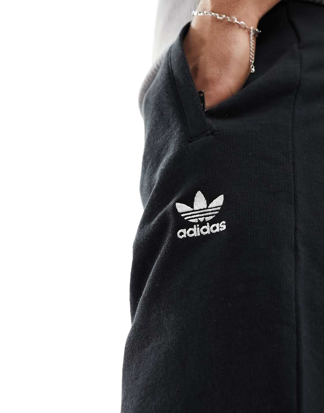 Adidas Regular Fit Trefoil Essential Short