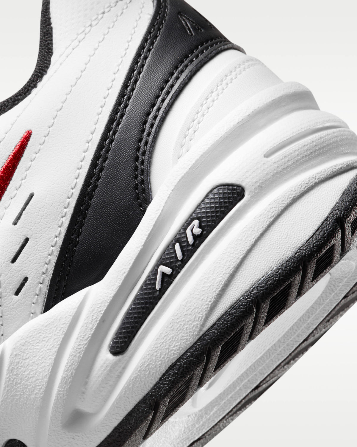 Nike Monarch IV Sneaker