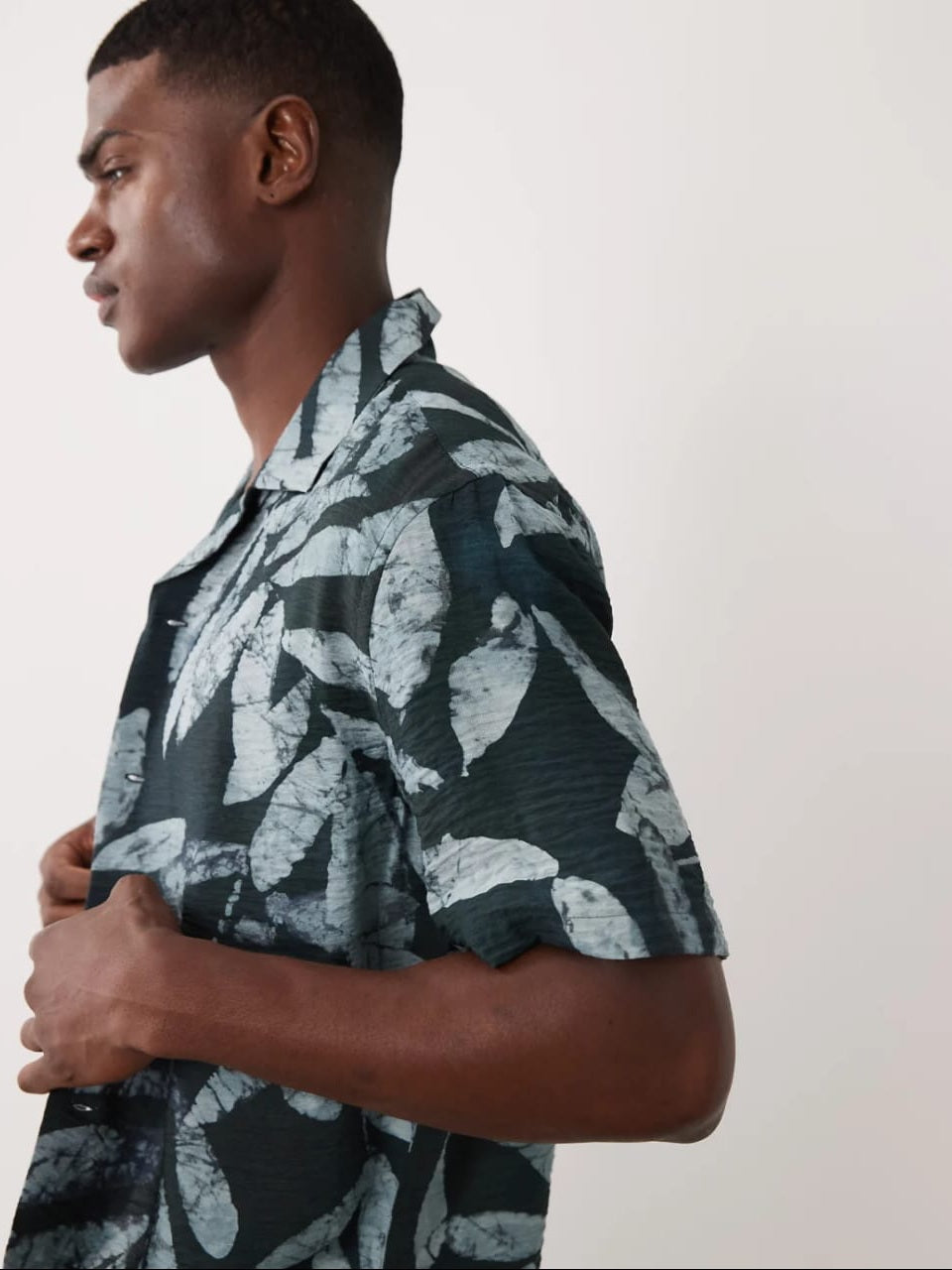 Mango Regular Fit Abstarct Leaf Print Shirt In Green