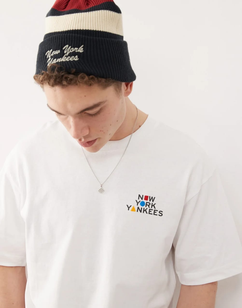 White NY Yankees Primary Graphic T-shirt